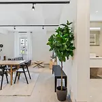 Modern In Clausen With Wifi, Kitchen & Workspace דירה