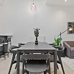 Modern In Clausen With Wifi, Kitchen & Workspace * לוקסמבורג