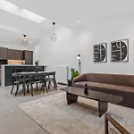 Modern In Clausen With Wifi, Kitchen & Workspace דירה