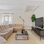 Modern In Clausen With Wifi, Kitchen & Workspace * לוקסמבורג