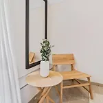 דירה Modern In Clausen With Wifi, Kitchen & Workspace *