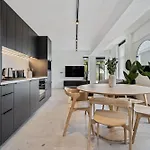Modern In Clausen With Wifi, Kitchen & Workspace דירה