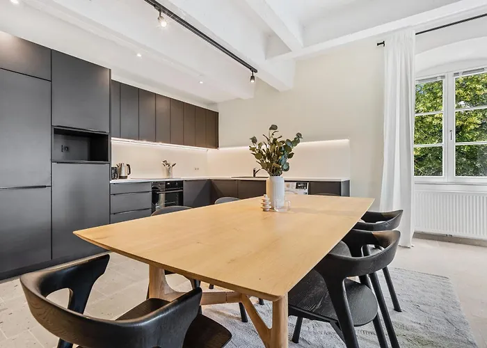 Modern In Clausen With Wifi, Kitchen & Workspace Lucembursko