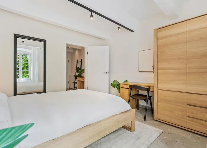 Apartmán Modern In Clausen With Wifi, Kitchen & Workspace *