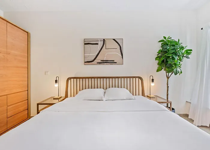 Modern In Clausen With Wifi, Kitchen & Workspace