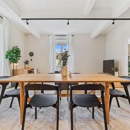 Modern In Clausen With Wifi, Kitchen & Workspace Apartment *