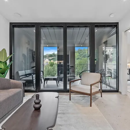 Apartment Modern In Clausen With Wifi, Kitchen & Workspace