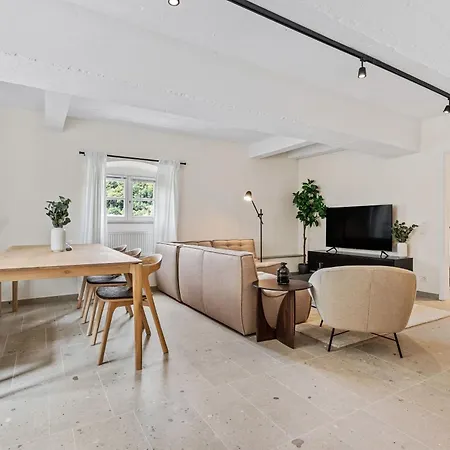 公寓 Modern In Clausen With Wifi, Kitchen & Workspace