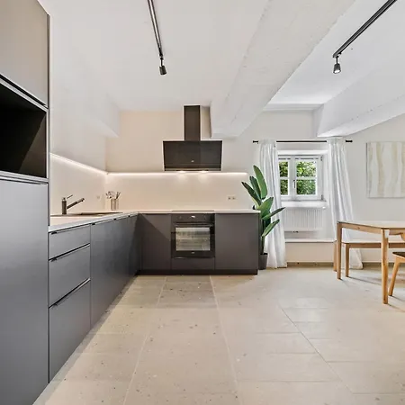 Modern In Clausen With Wifi, Kitchen & Workspace Apartment *