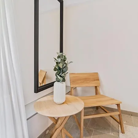 Διαμέρισμα Modern In Clausen With Wifi, Kitchen & Workspace *