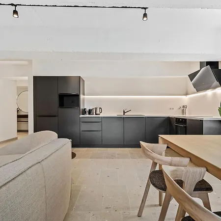 Modern In Clausen With Wifi, Kitchen & Workspace * 卢森堡