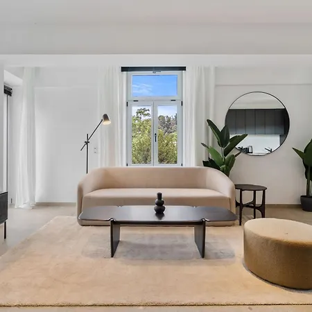 Modern In Clausen With Wifi, Kitchen & Workspace *