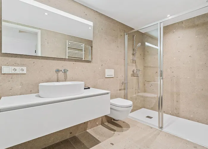 Modern In Clausen With Wifi, Kitchen & Workspace *