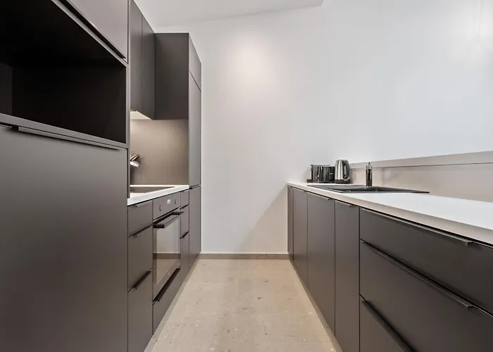 Modern In Clausen With Wifi, Kitchen & Workspace דירה