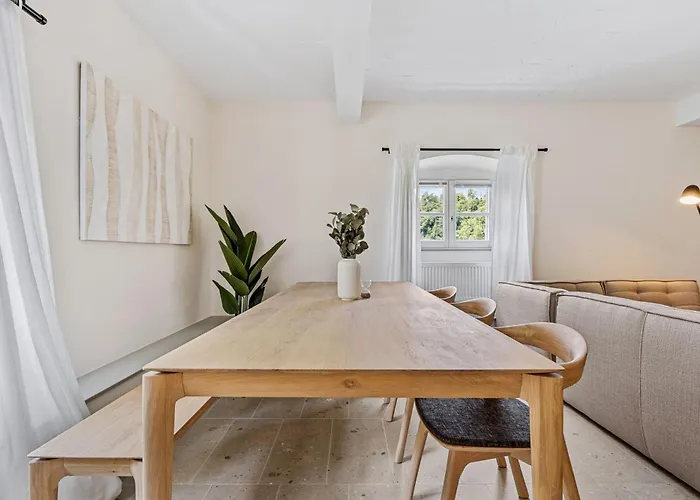 Modern In Clausen With Wifi, Kitchen & Workspace