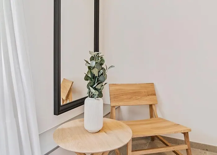 Lägenhet Modern In Clausen With Wifi, Kitchen & Workspace *