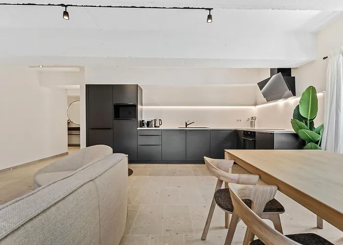 Modern In Clausen With Wifi, Kitchen & Workspace * Luksemburg