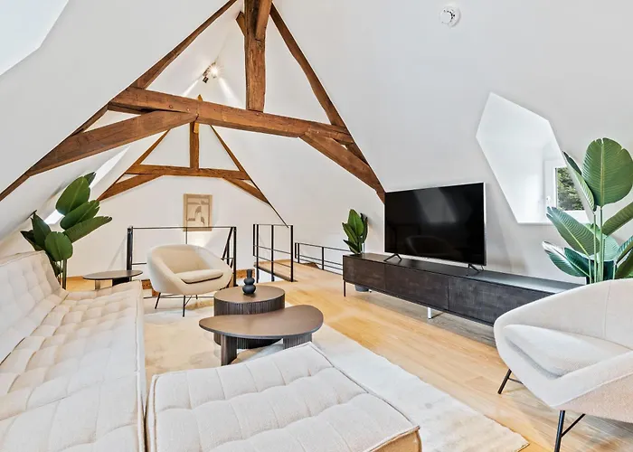 Modern In Clausen With Wifi, Kitchen & Workspace *