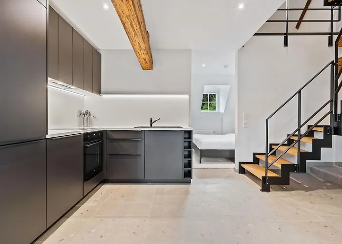 Modern In Clausen With Wifi, Kitchen & Workspace דירה