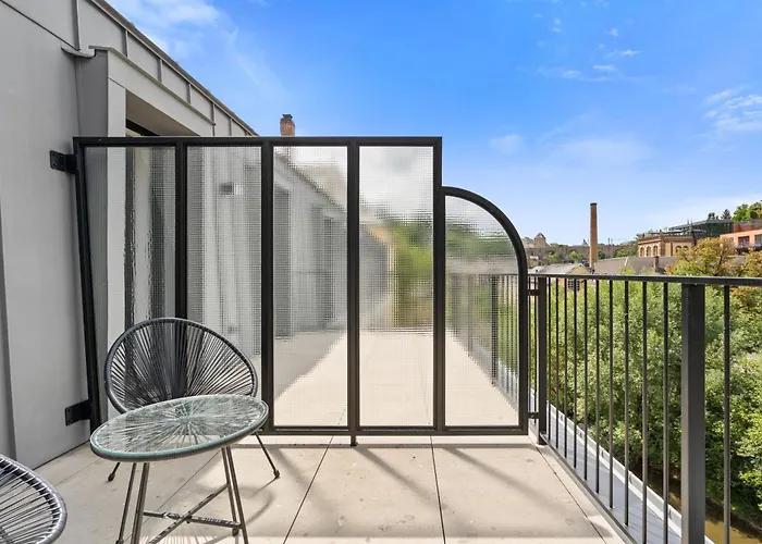 Apartament Modern In Clausen With Wifi, Kitchen & Workspace