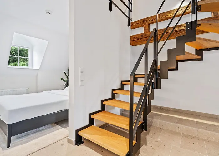 Modern In Clausen With Wifi, Kitchen & Workspace דירה *