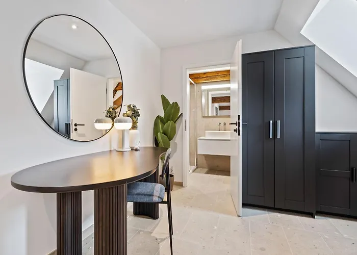 Apartament Modern In Clausen With Wifi, Kitchen & Workspace *