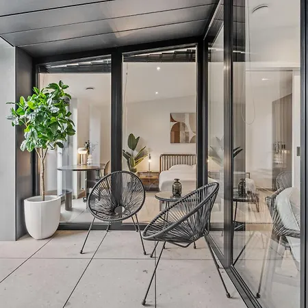 Modern In Clausen With Wifi, Kitchen & Workspace *