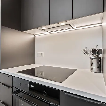 Modern In Clausen With Wifi, Kitchen & Workspace Luxemburg