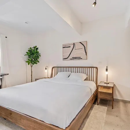 Modern In Clausen With Wifi, Kitchen & Workspace Luxemburg