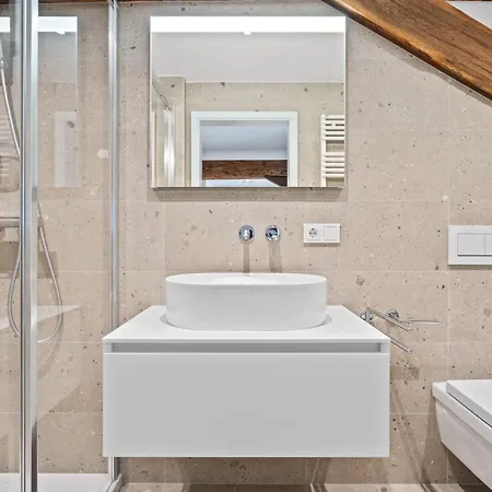 Appartement Modern In Clausen With Wifi, Kitchen & Workspace