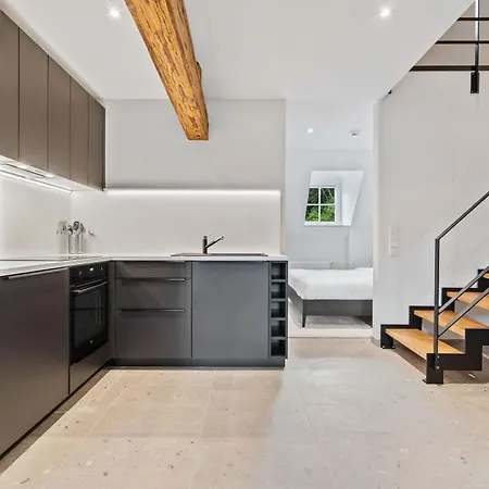 Modern In Clausen With Wifi, Kitchen & Workspace Appartement