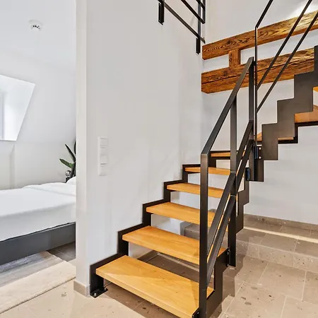 Modern In Clausen With Wifi, Kitchen & Workspace Appartamento *