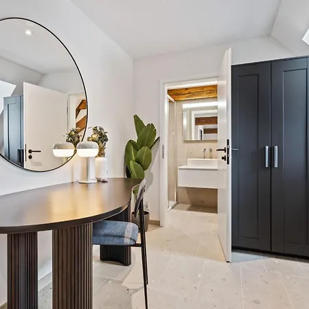 Appartamento Modern In Clausen With Wifi, Kitchen & Workspace *