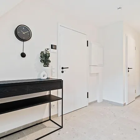 Modern In Clausen With Wifi, Kitchen & Workspace Appartement *