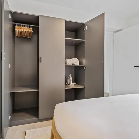 Modern In Clausen With Wifi, Kitchen & Workspace Luxemburg