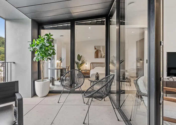 Modern In Clausen With Wifi, Kitchen&workspace *