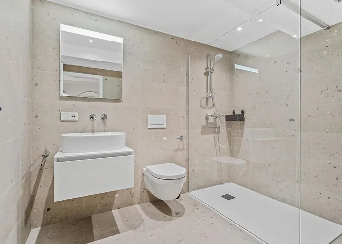 Modern In Clausen With Wifi, Kitchen&workspace *