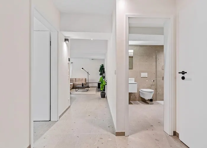 Modern In Clausen With Wifi, Kitchen&workspace *