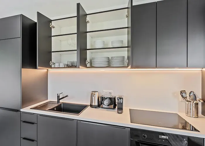 Modern In Clausen With Wifi, Kitchen&workspace *